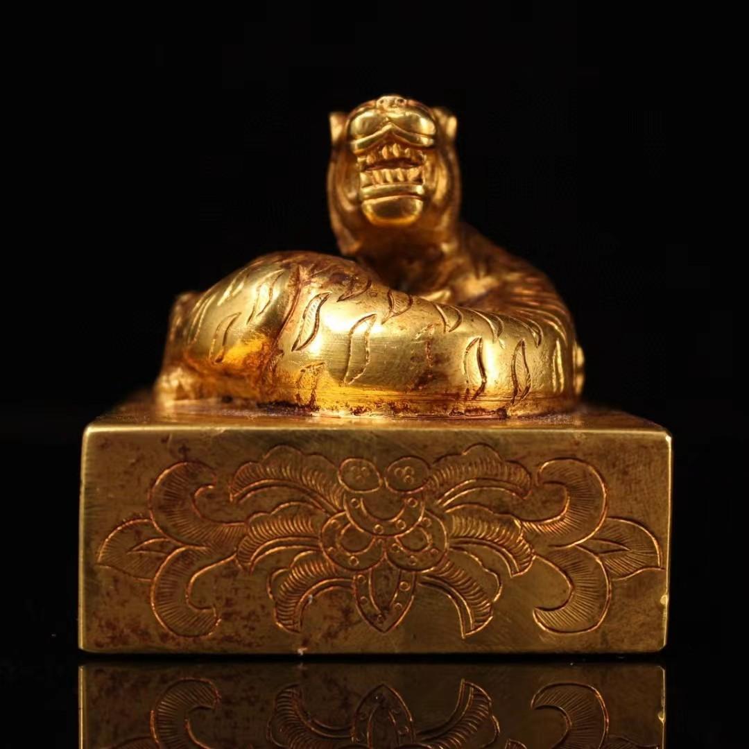 中国古美術・旧蔵錾花鎏金工芸の虎印鑑・純銅・高浮彫・置物・書道具・文房具・風水