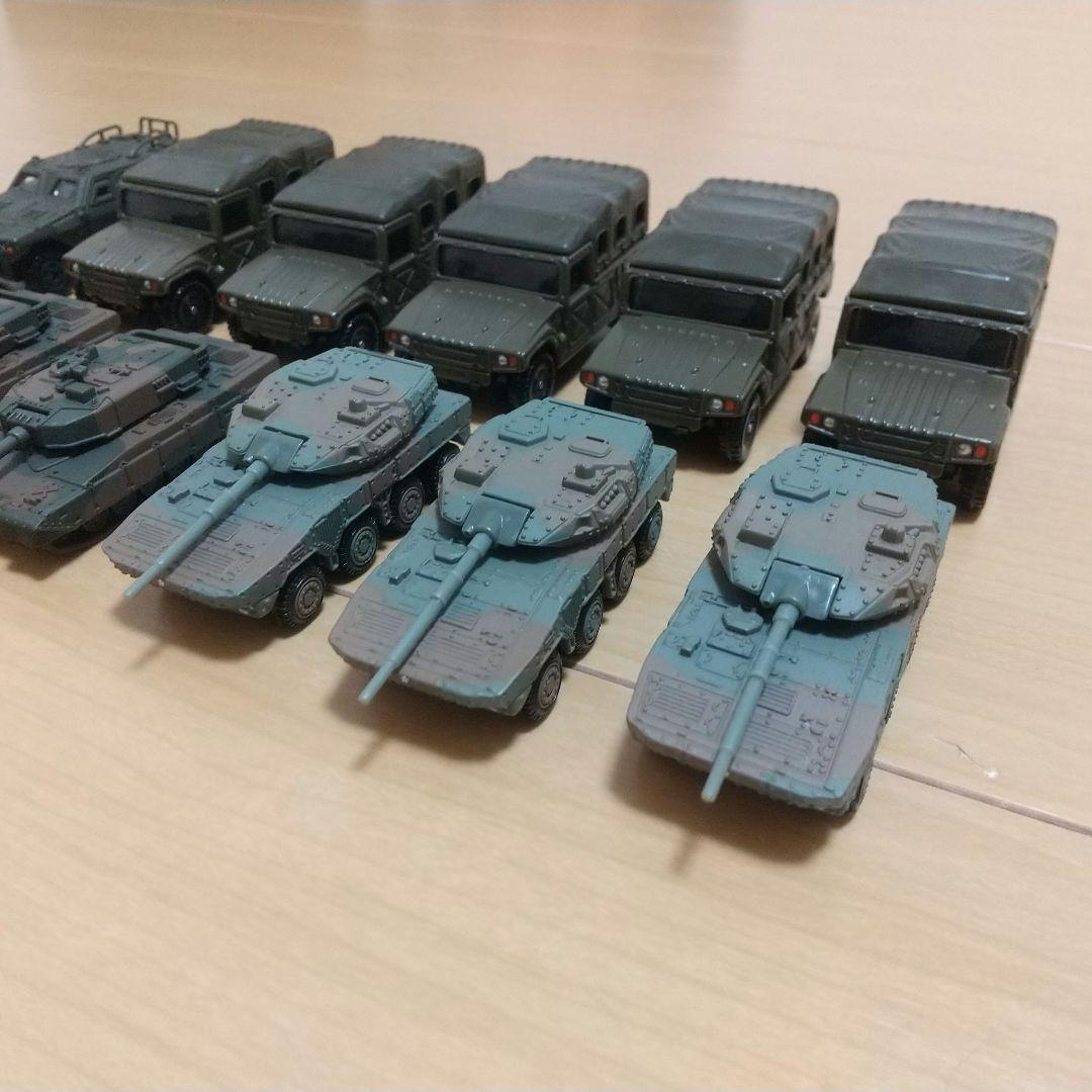 戦車とトラックのミニカーセット 12個