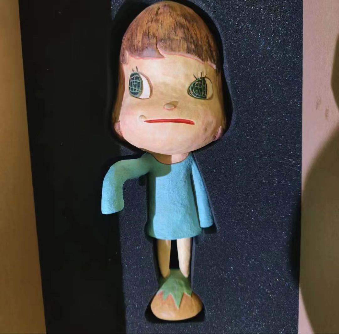 奈良美智「HAND SEARCHING」限定フィギュア