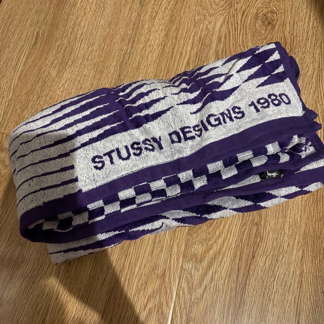 STUSSY バスタオル 幾何学模様　紫　ビーチタオル　海　タオル