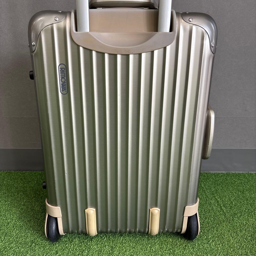 リモワ トパーズチタニウム（2輪）機内持ち込み35L