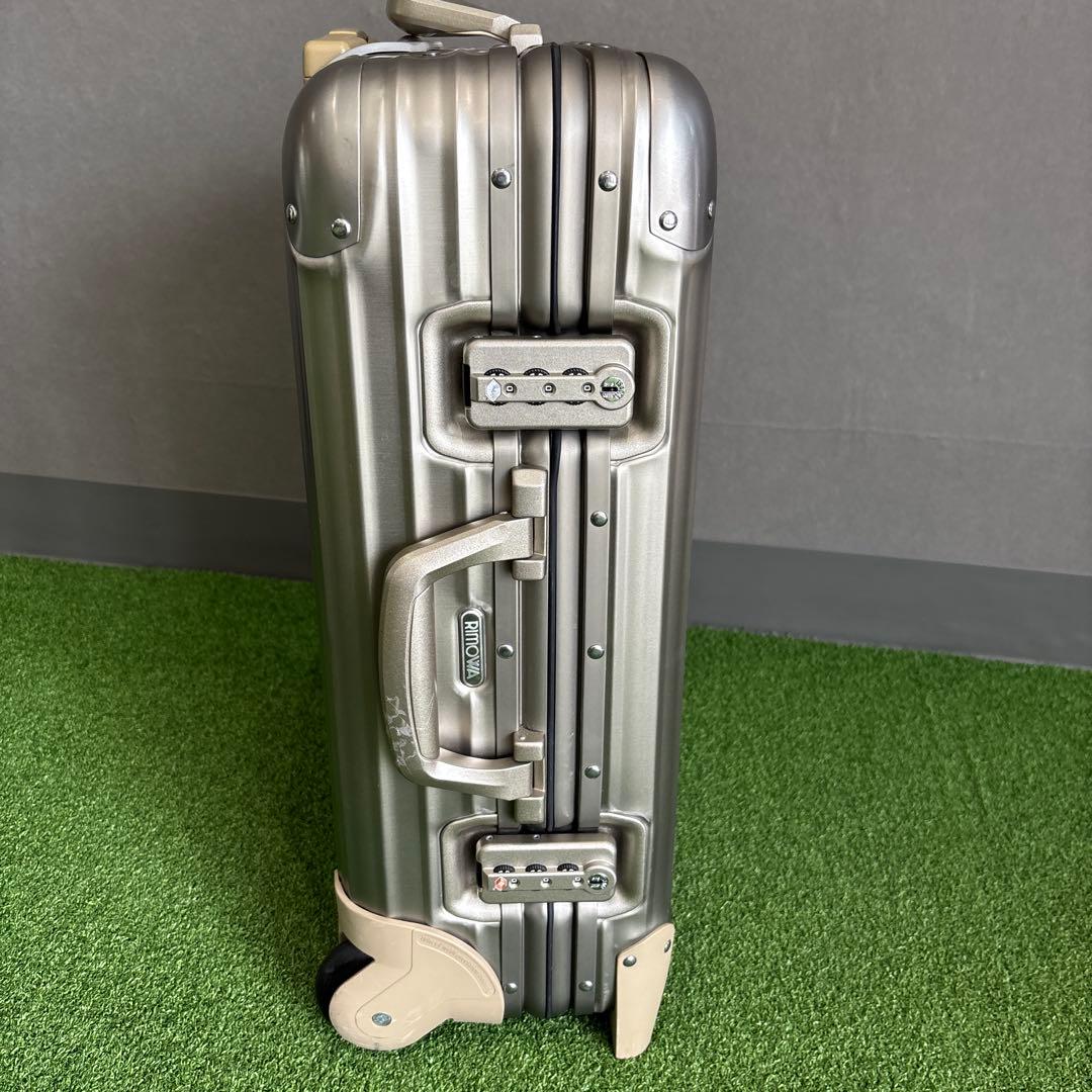 リモワ トパーズチタニウム（2輪）機内持ち込み35L