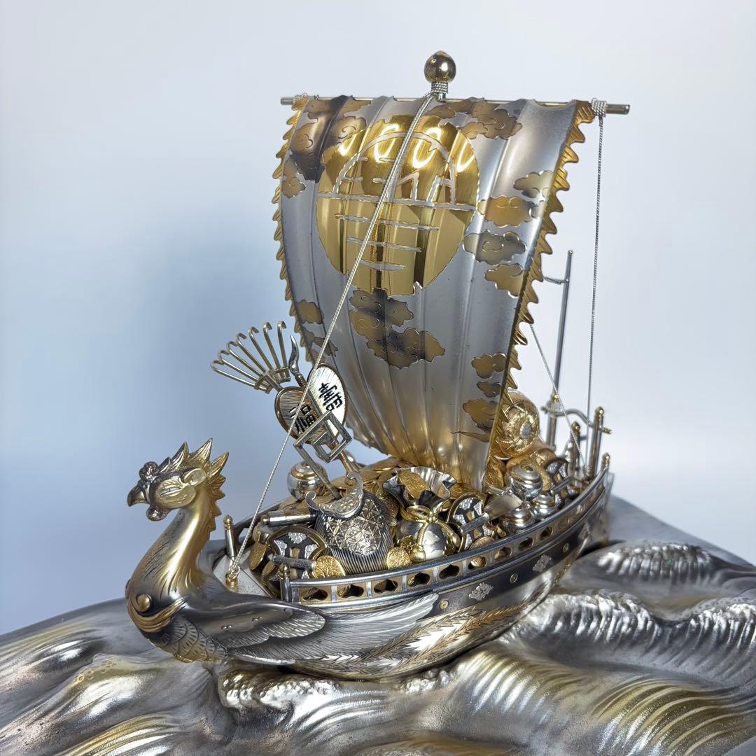 純銀製？ 宝船 置物 ガラスケース付 銀製刻印あり