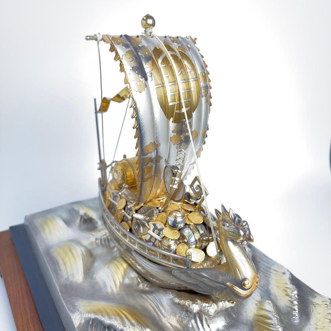 純銀製？ 宝船 置物 ガラスケース付 銀製刻印あり