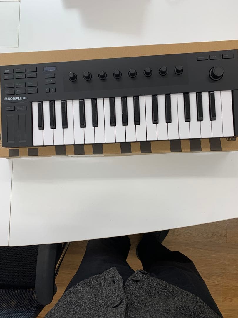 KOMPLETE 25鍵 MIDIキーボード