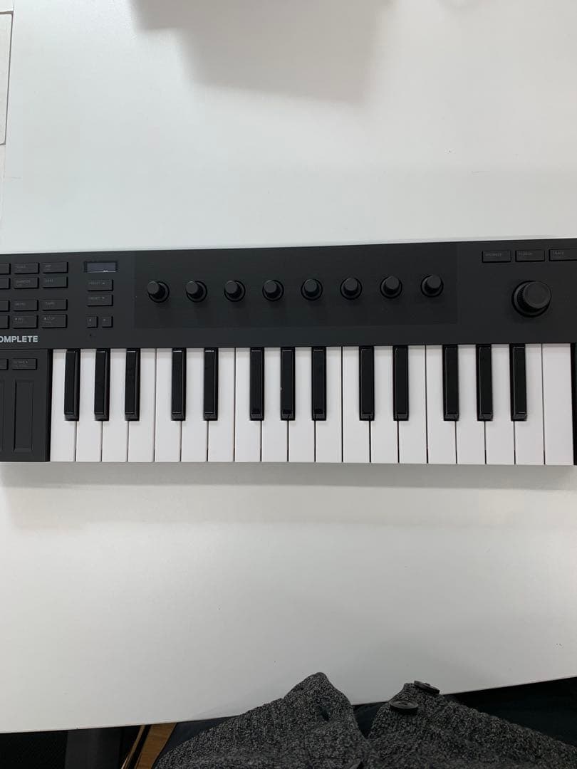 KOMPLETE 25鍵 MIDIキーボード