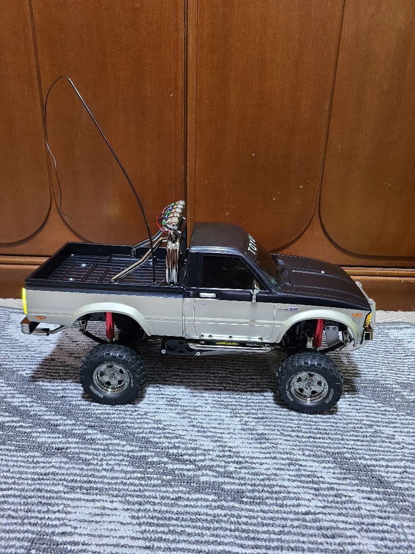 タミヤラジコン1/10ハイラックス ハイリフトプロポ付 組立済みライトユニット付