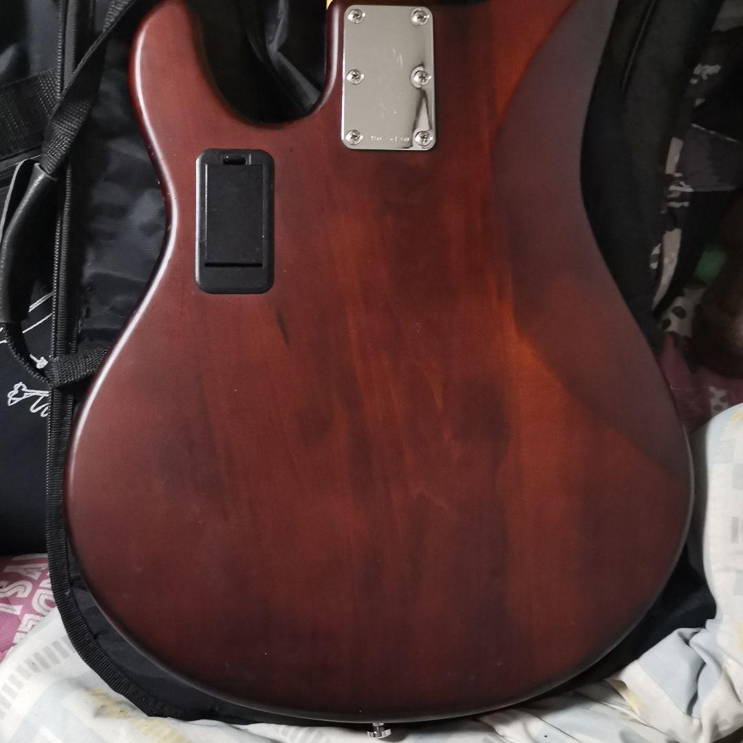 期間限定値下げ ミュージックマンの廉価SUBベース５弦