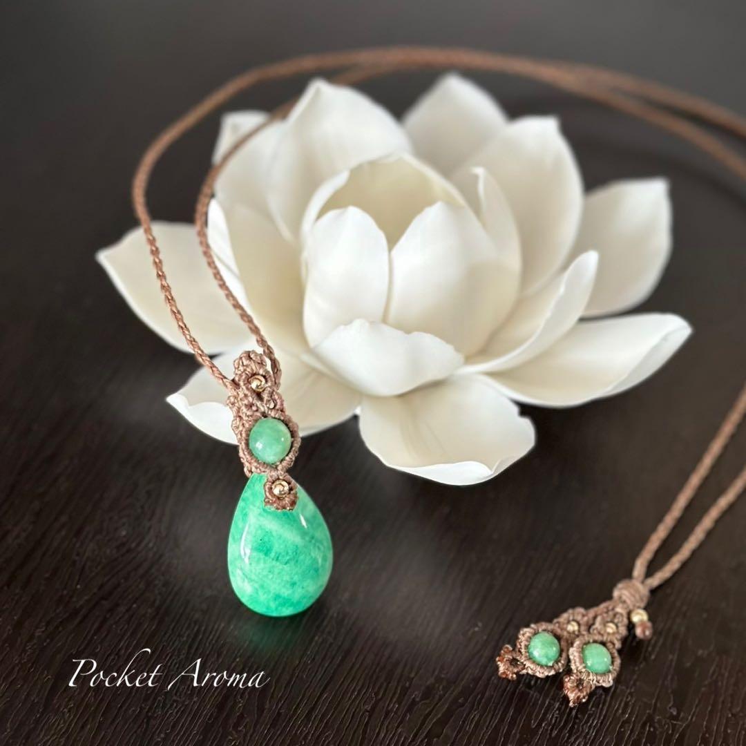 『緑癒』エメラルドのマクラメペンダントネックレス