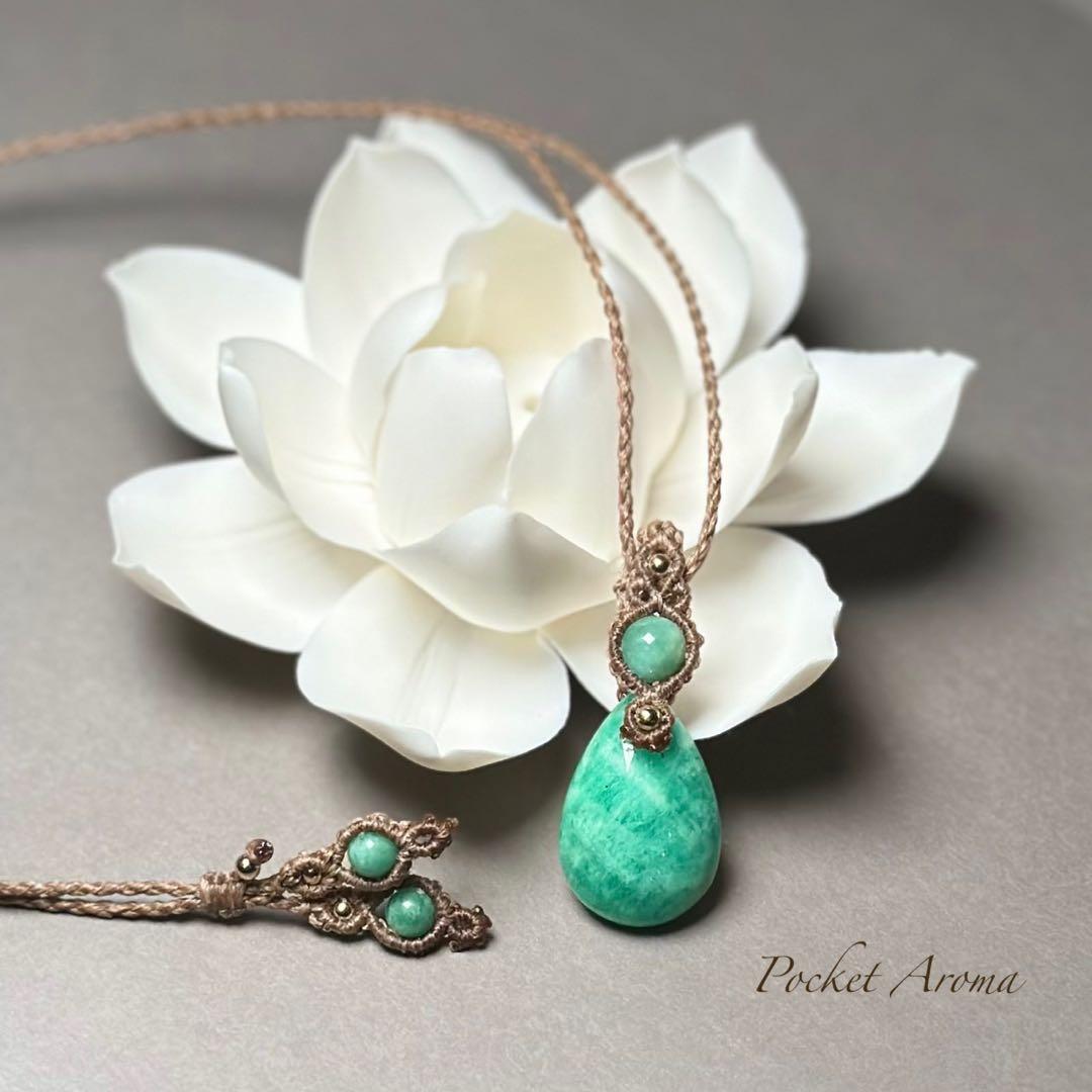 『緑癒』エメラルドのマクラメペンダントネックレス