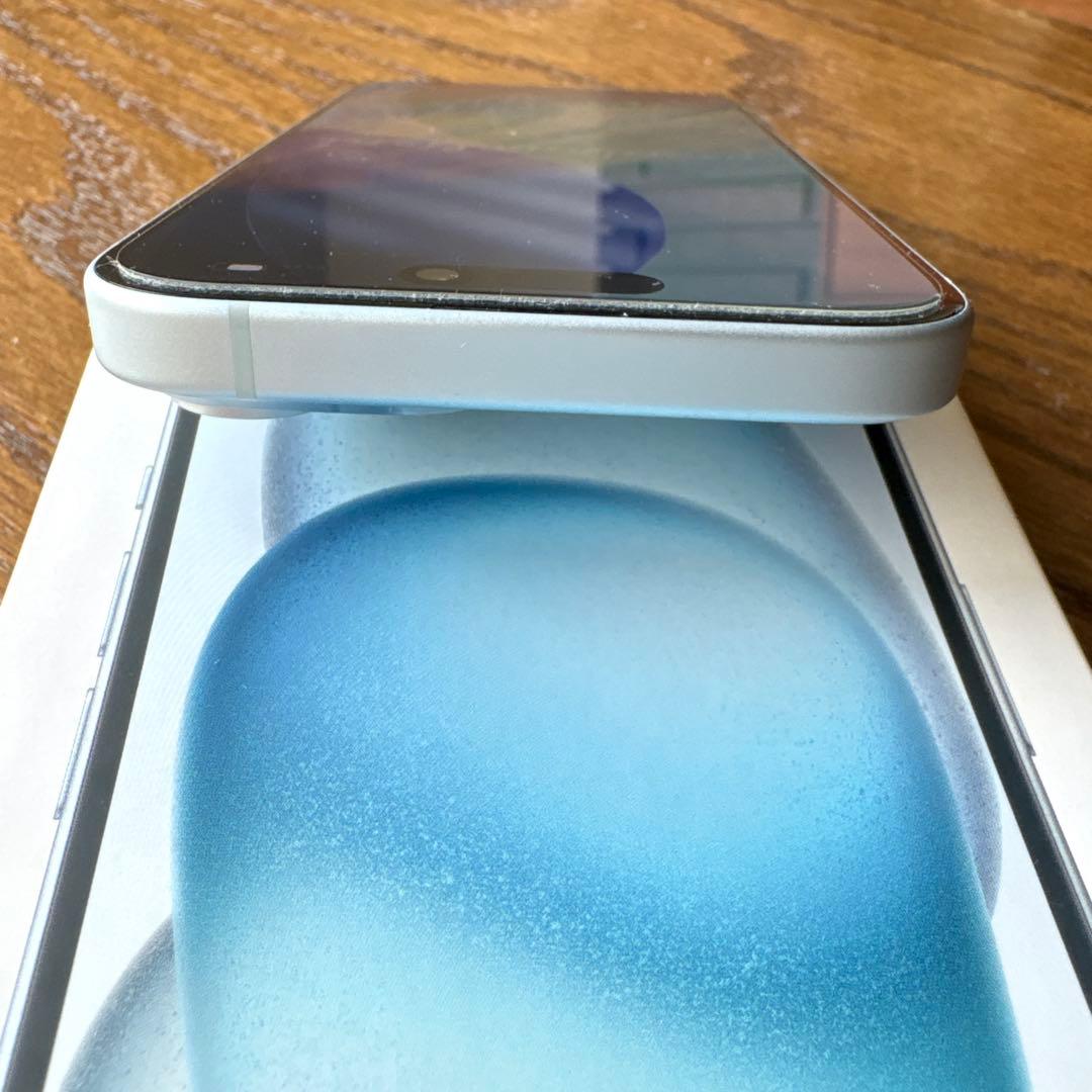 Apple iPhone 15 青色 本体 クリアケース付き