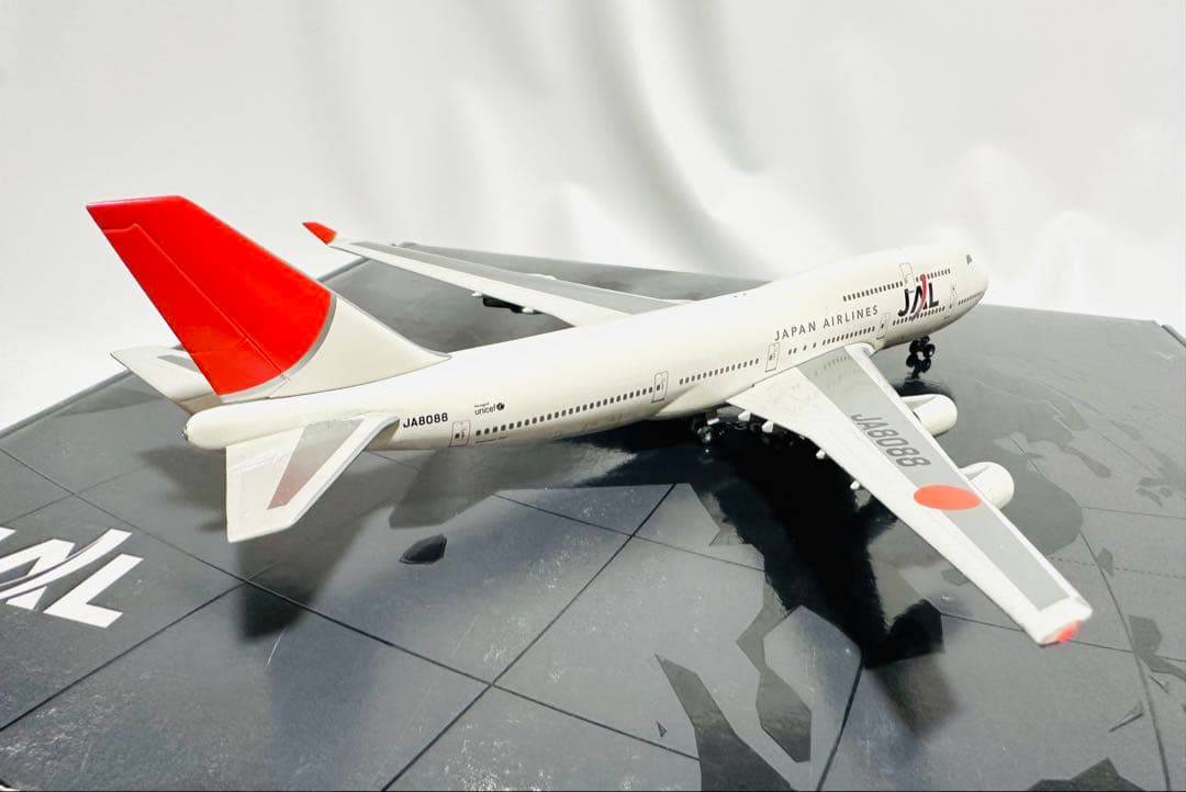 激レア 1/300 JAL 747-400 シリアル番号入りダイキャスト
