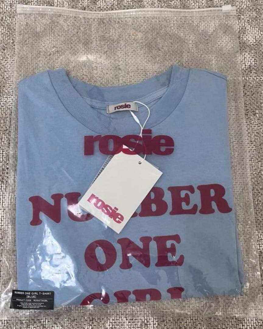 BLACKPINK Rose Tシャツ 水色 rosie