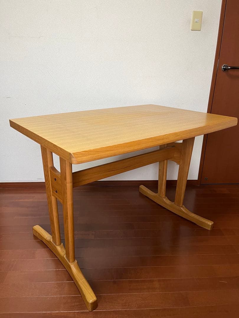 【手渡し愛知県、岐阜県歓迎】貞苅椅子製作所ダイニングテーブル　nagare