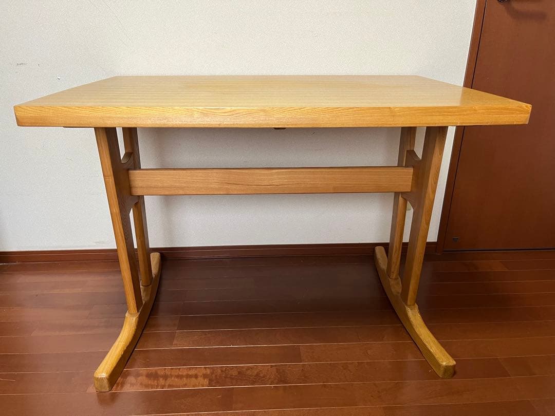 【手渡し愛知県、岐阜県歓迎】貞苅椅子製作所ダイニングテーブル　nagare