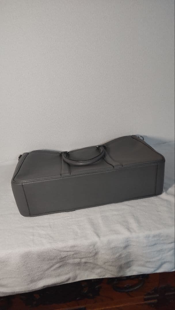 ライトグレー レザー ビジネスバッグ