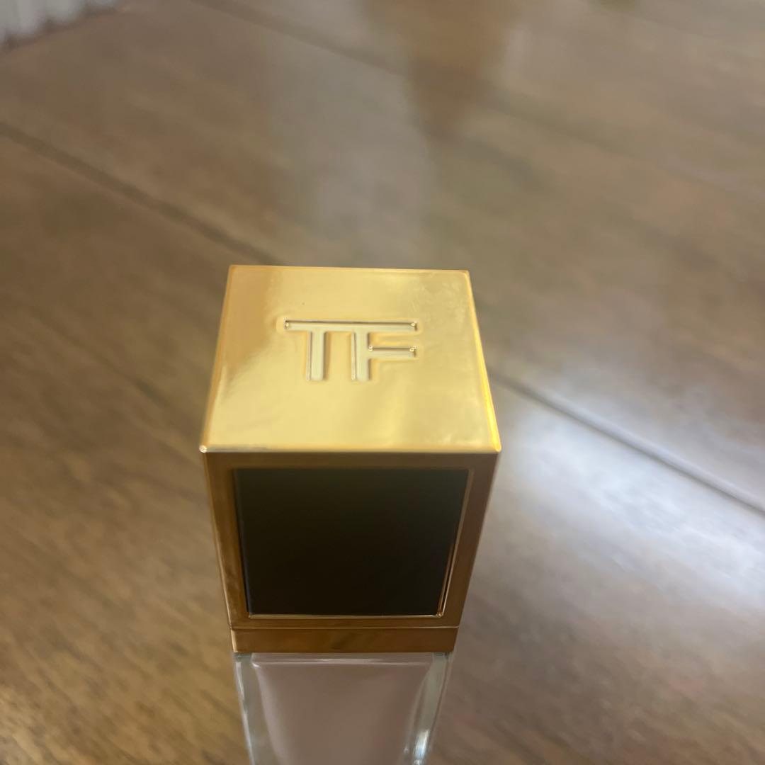 トムフォード アーキテクチャーラディアンスハイドレーティングファンデーション