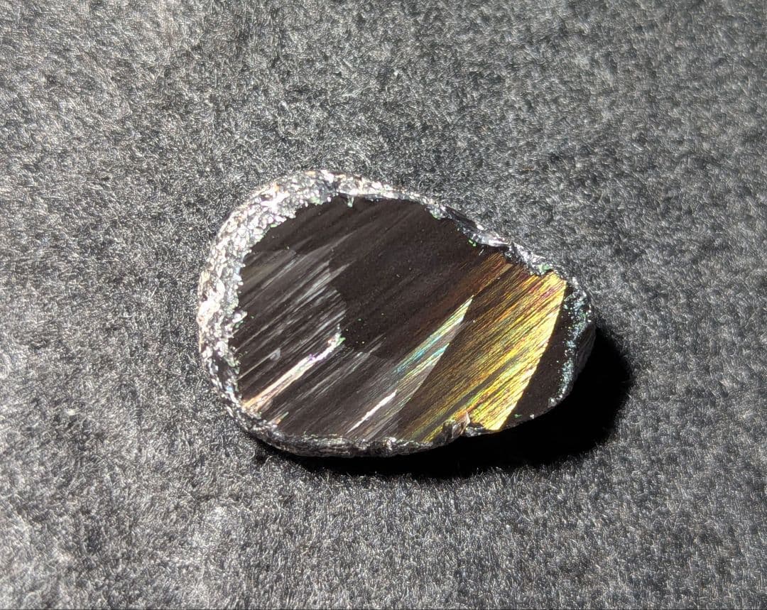 ※特級品【研磨品】十勝石玲瓏　北海道産レインボーオブシディアン　十勝石　玲瓏石