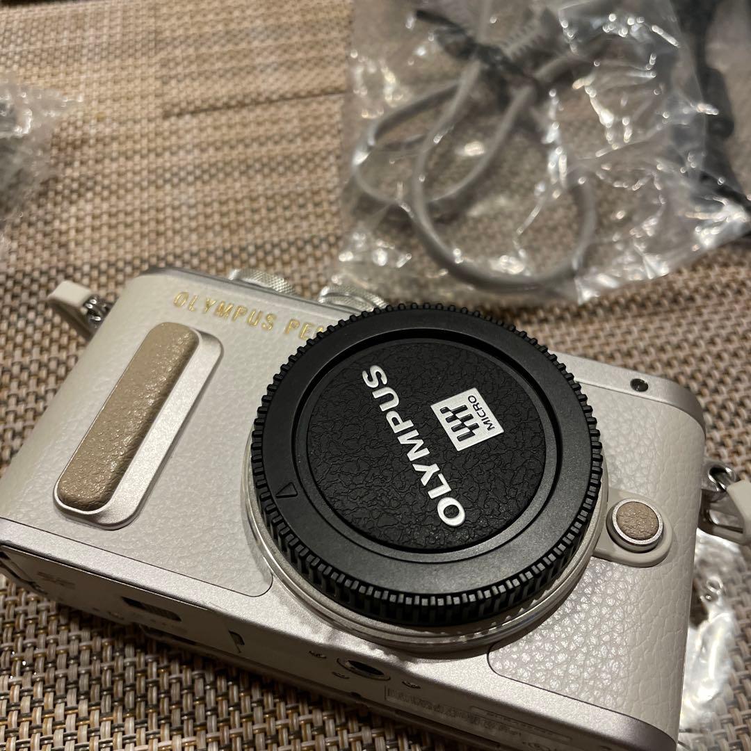 OLYMPUS PEN E-PL8 ダブルズームキット ホワイト