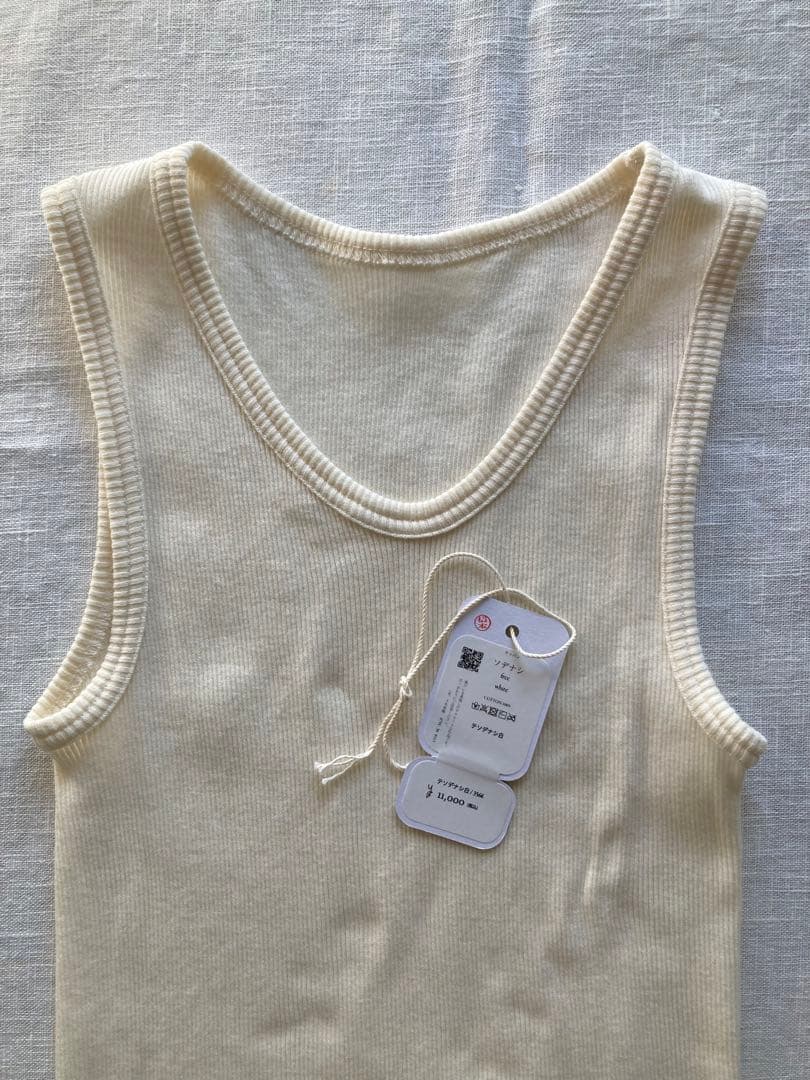 tamaki niime ソデナシ テッパン white 玉木新雌