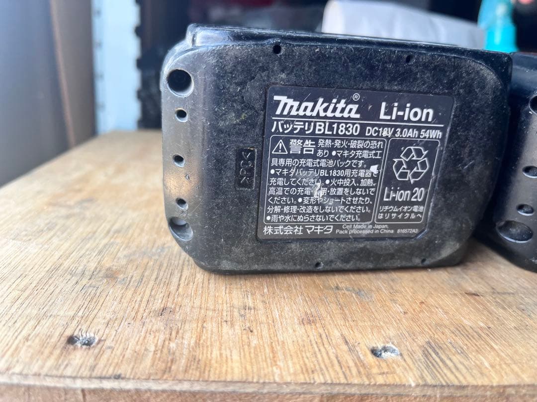 makita 充電式ファン CF201D ACアダプターバッテリー2個付き