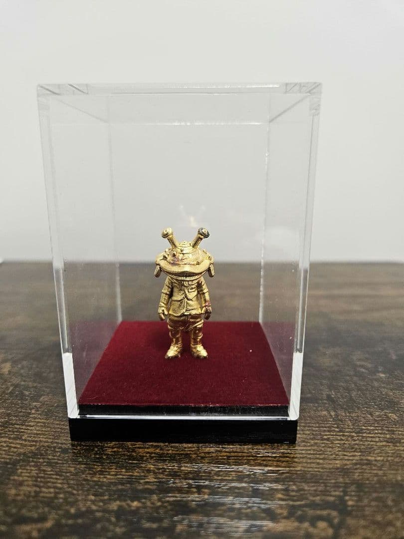 【２4金】 カネゴン　黄金フィギュア　専用ケース有り　©円谷プロ