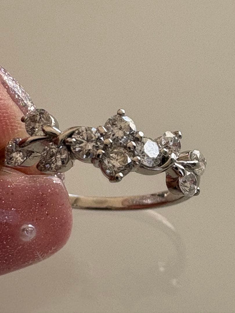 プラチナ900✨無色透明ダイヤ0.5ctVSランク✨フラワーラインリング❣️