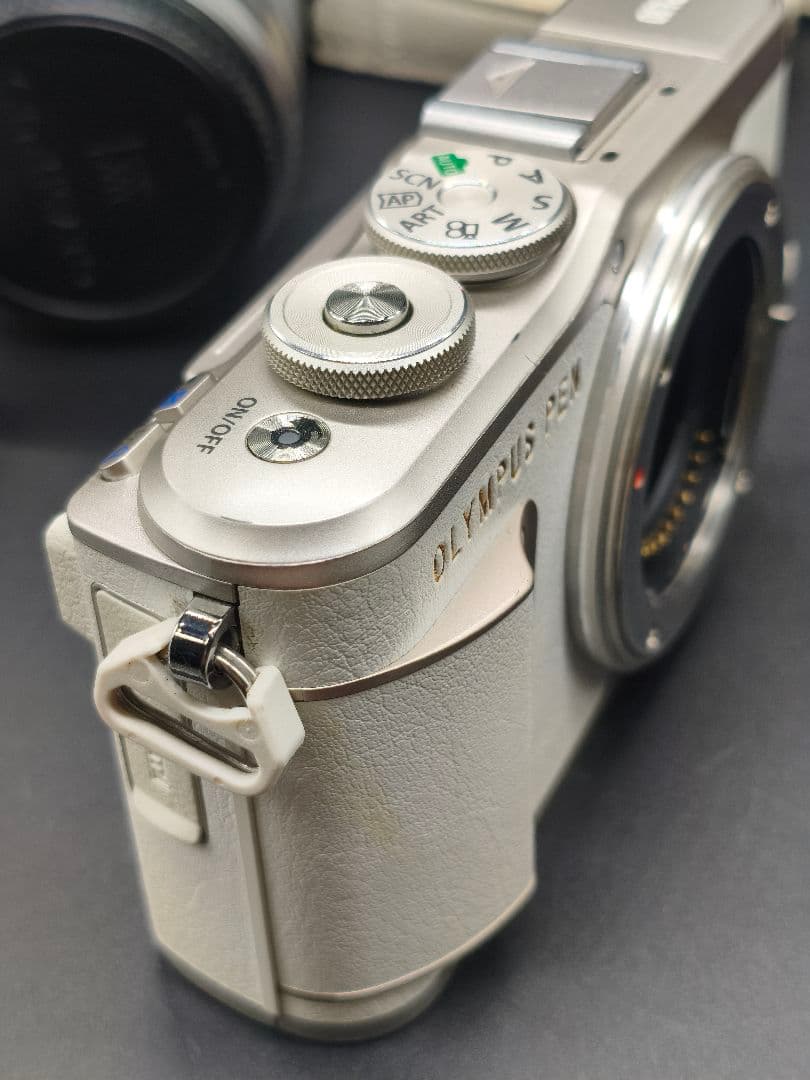 OLYMPUS PEN E-PL10 ホワイト　ダブルズームキット