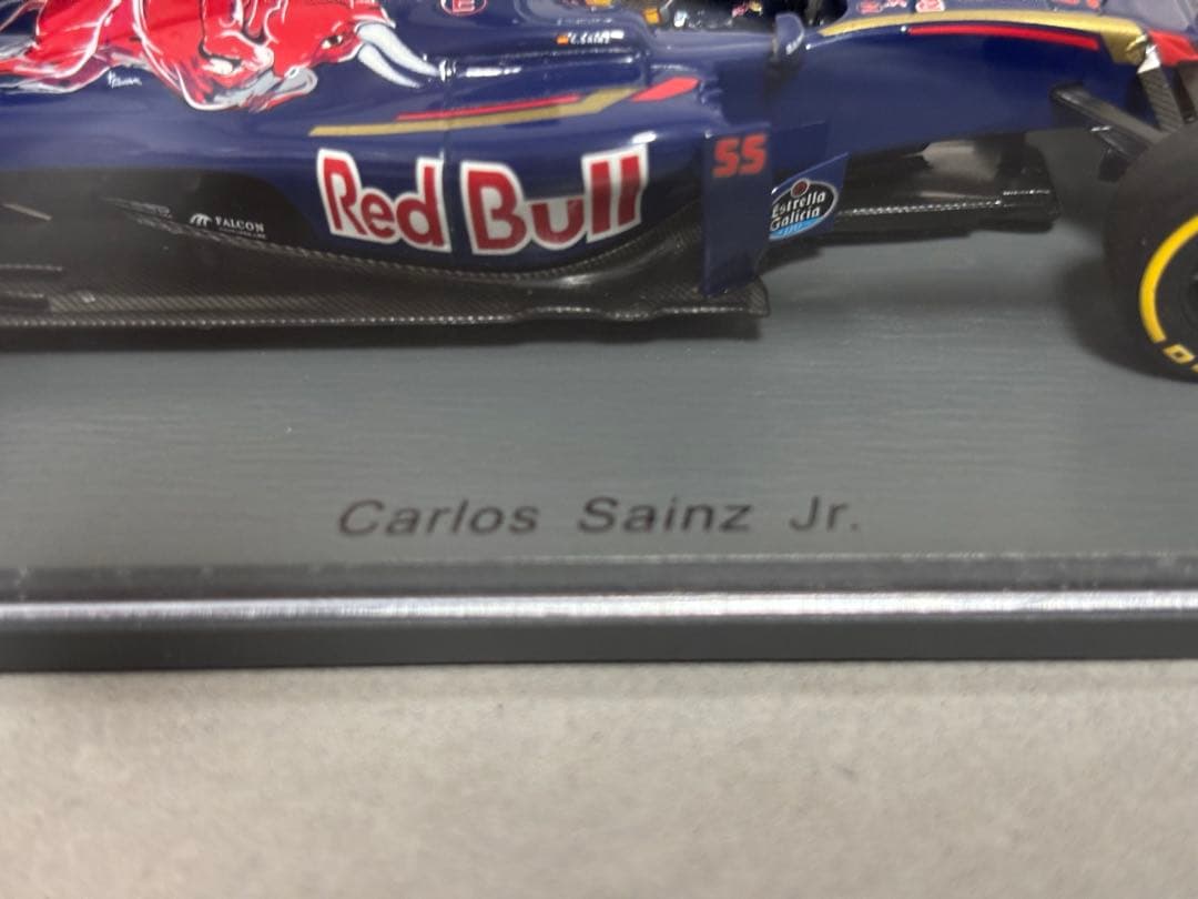 希少品Scuderia Toro Rosso STR11 2016 ミニカー