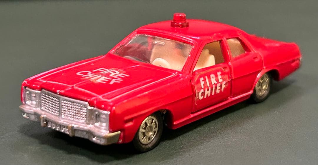 トミカ ダッジ コロネットカスタム ファイヤーチーフカー