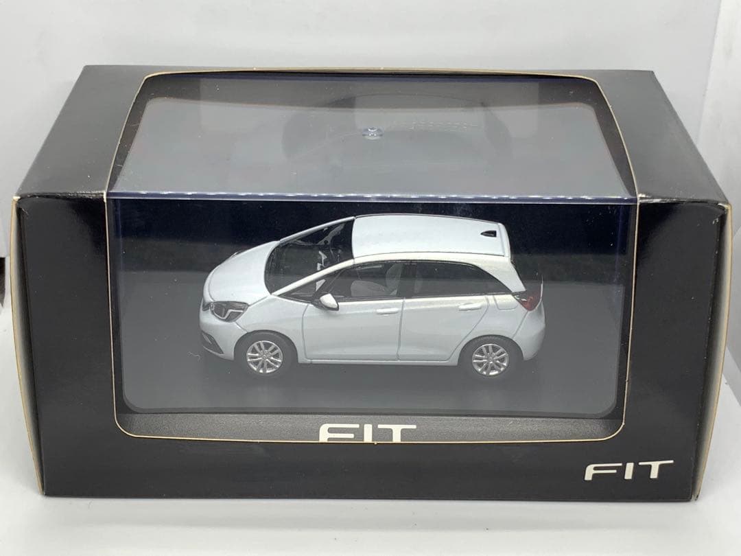 ホンダ　フィット　GR型　サンライトホワイトパール　カラーサンプル　1/43