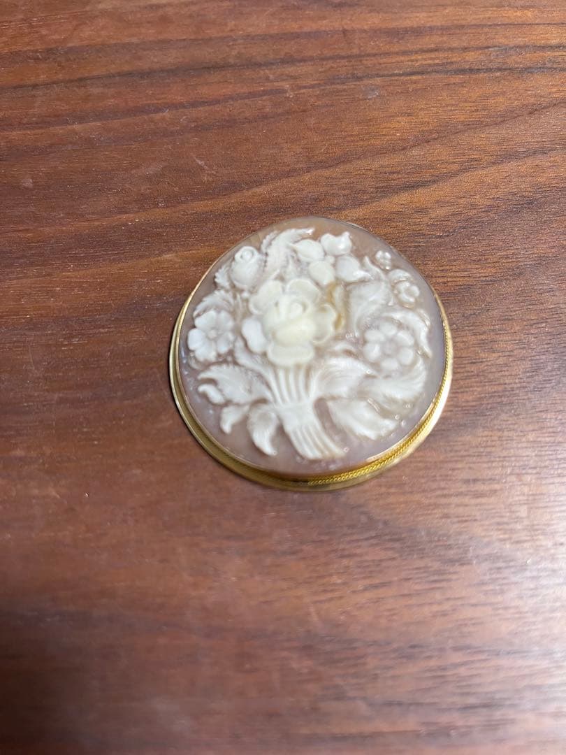 花模様カメオ ブローチ（ペンダントトップにもなります）