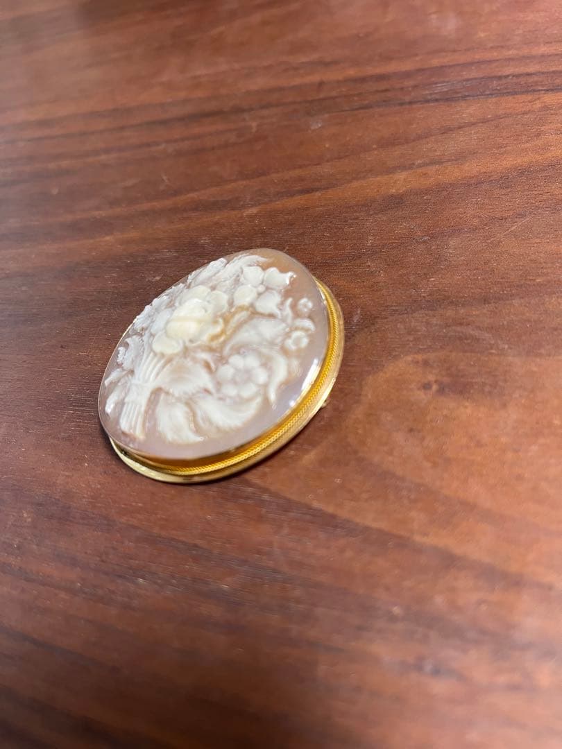 花模様カメオ ブローチ（ペンダントトップにもなります）