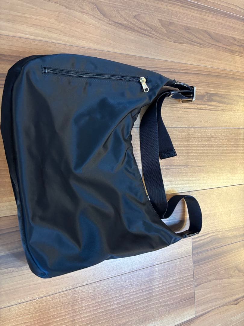 ラシット　ラウンドショルダーバッグ　ナイロン