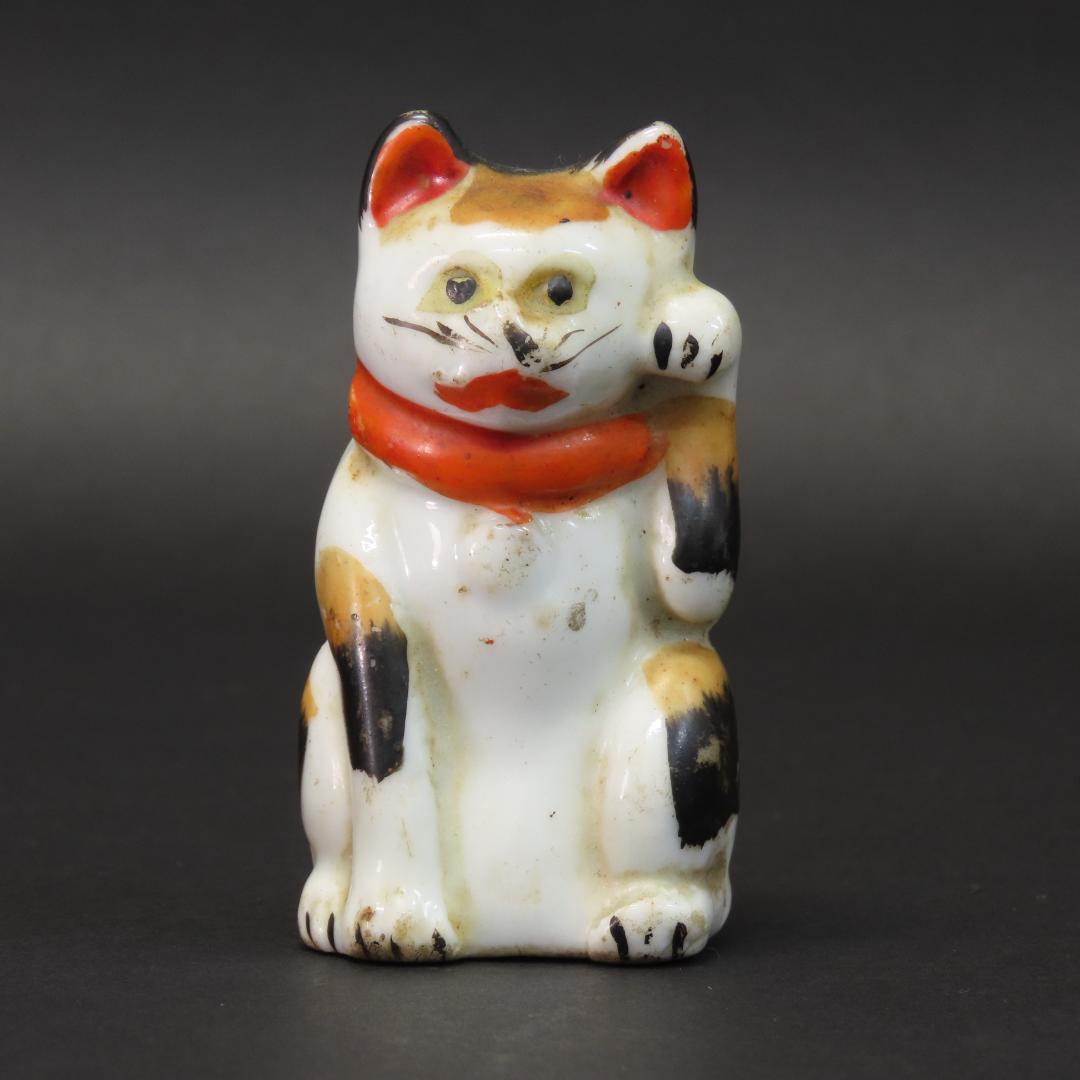 ⭕402 時代物 磁器人形 招き猫2体 高さ7.8cm/福を呼び込むネコ