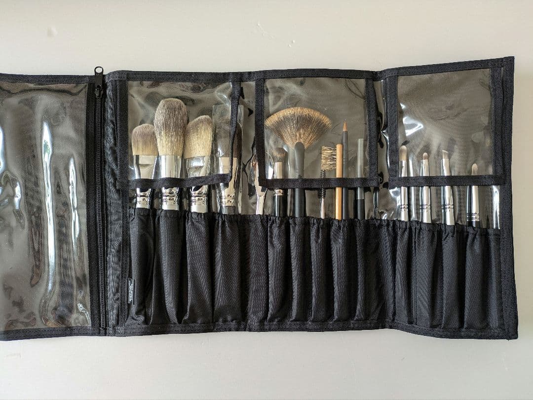 ARTISAN＆ARTIST　新品メイクブラシセット【ケース付き】