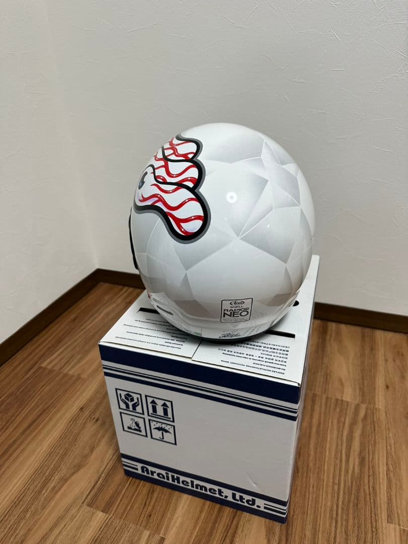 Arai ヘルメット ホワイト・レッド・グラフィック