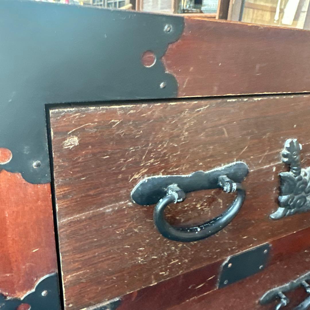 アンティーク木製タンス ドラゴン彫刻付き　車ダンス