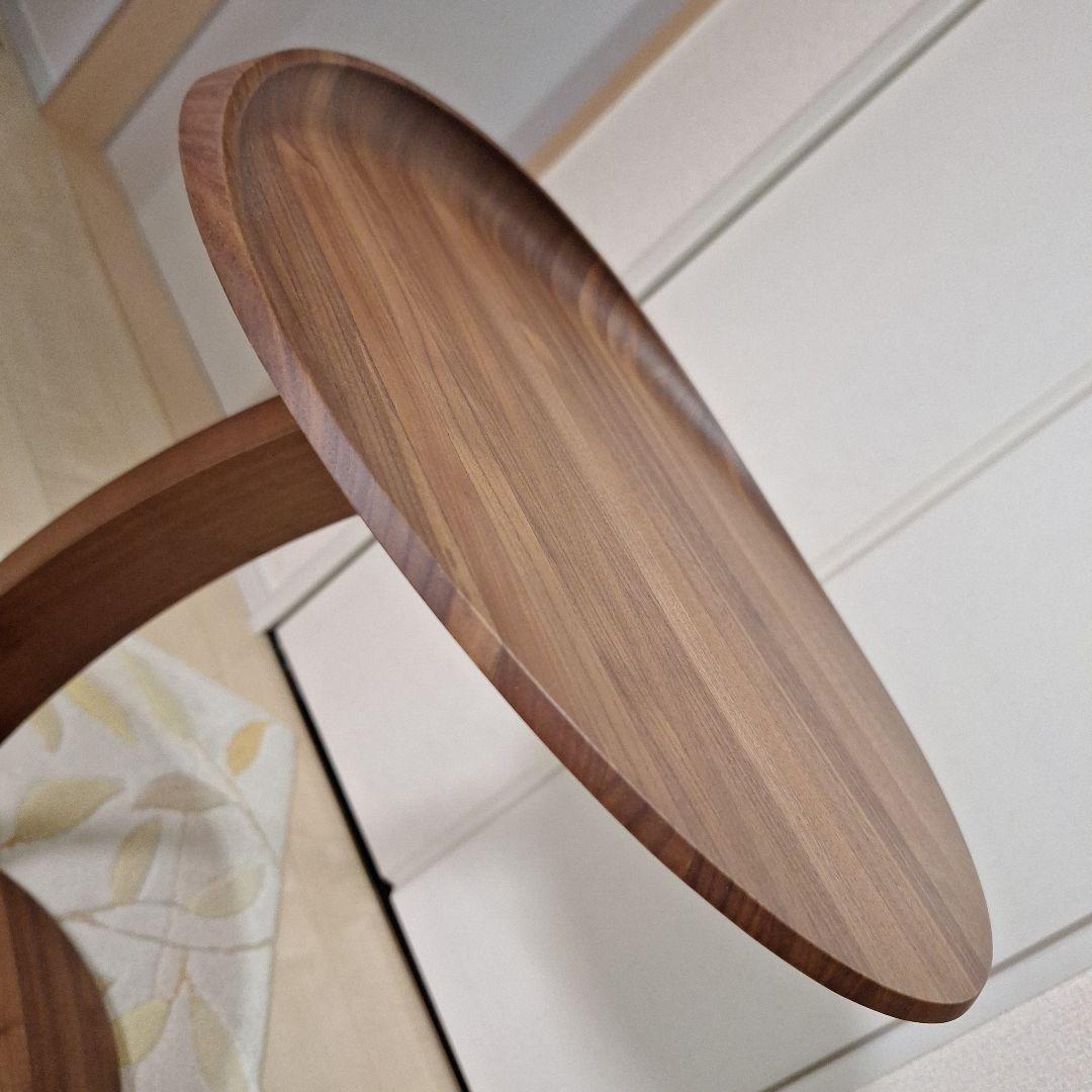 カリモク正規品サイドテーブル天然木ウォールナット材ナチュラル色、天板高さ66㎝、