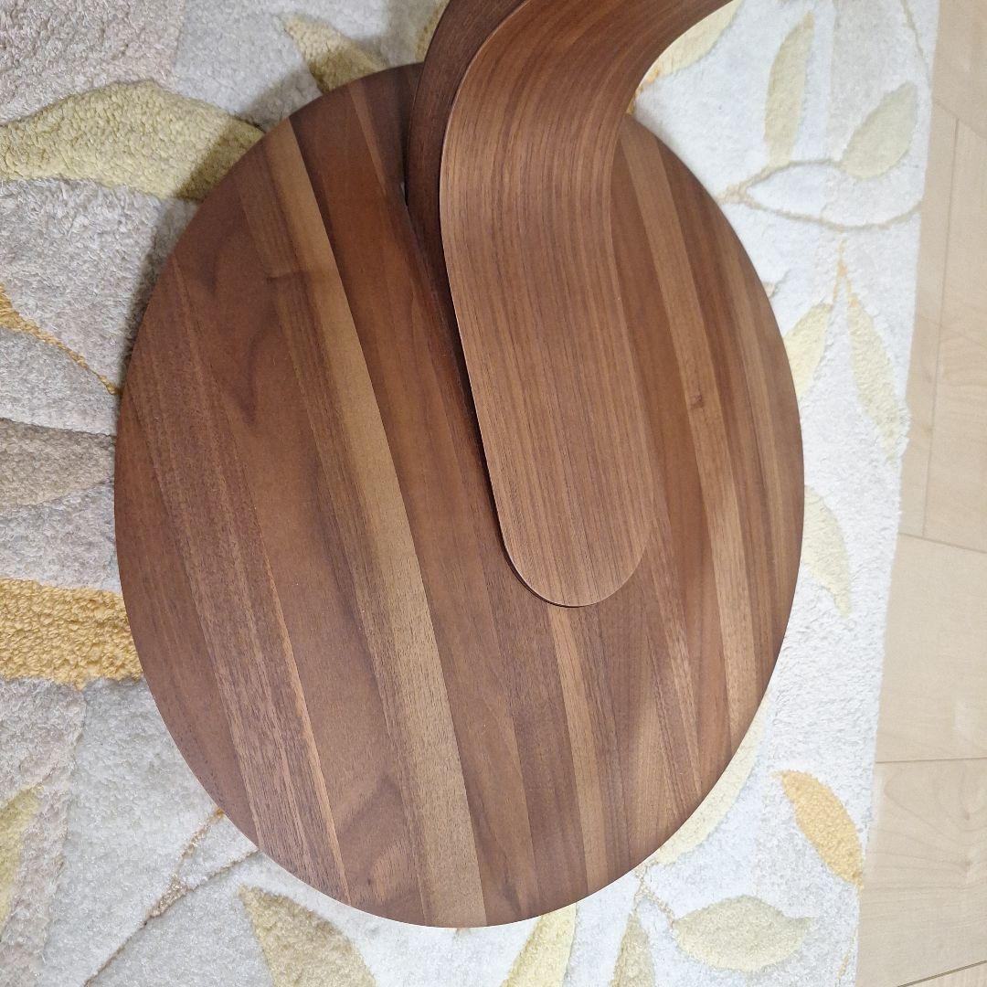 カリモク正規品サイドテーブル天然木ウォールナット材ナチュラル色、天板高さ66㎝、