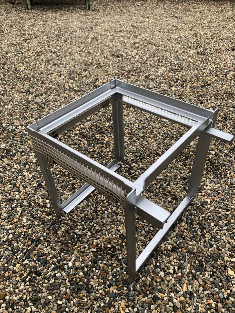 日本蜜蜂 重箱用巣箱台 30cm用 トリカルネット付き