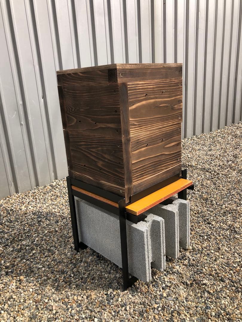 日本蜜蜂 重箱用巣箱台 30cm用 トリカルネット付き