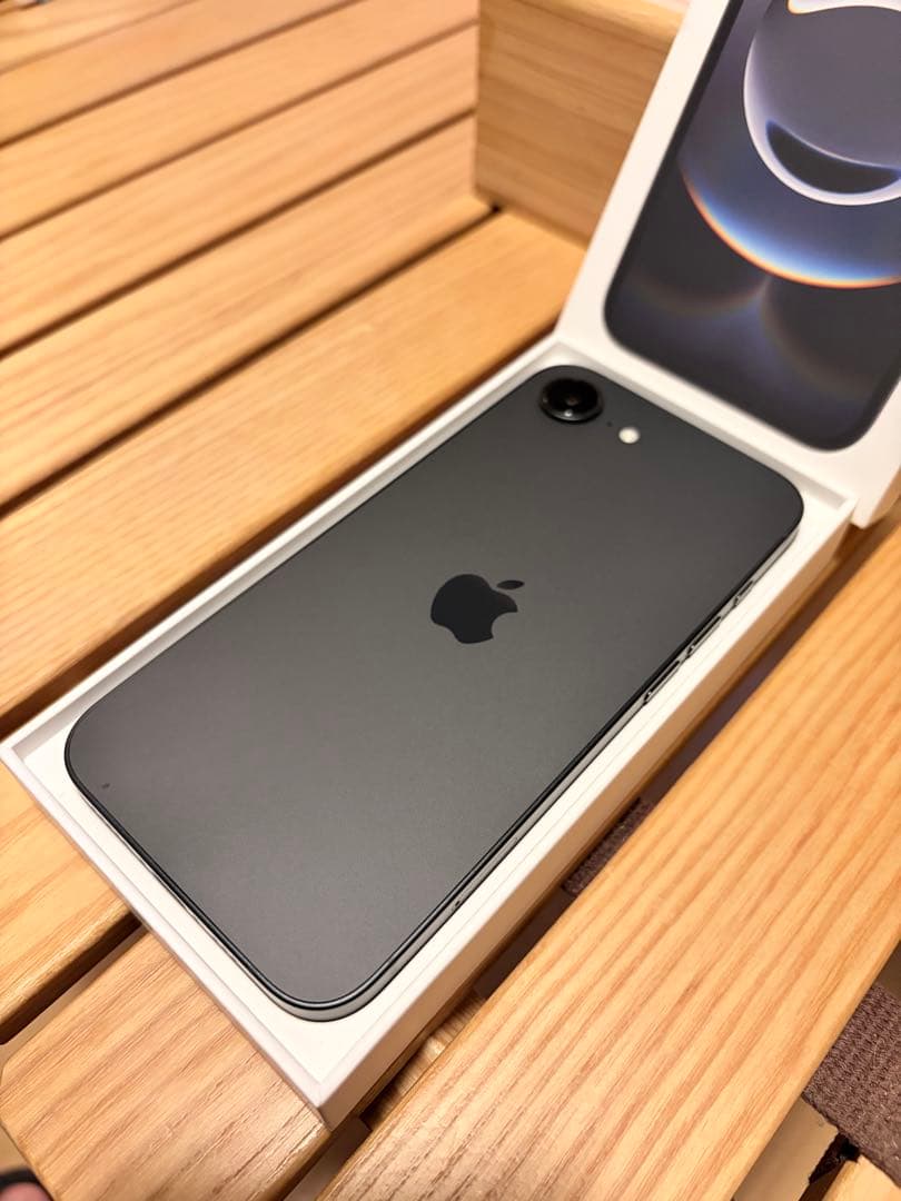 Apple iPhone 16e 256GB ブラック 本体