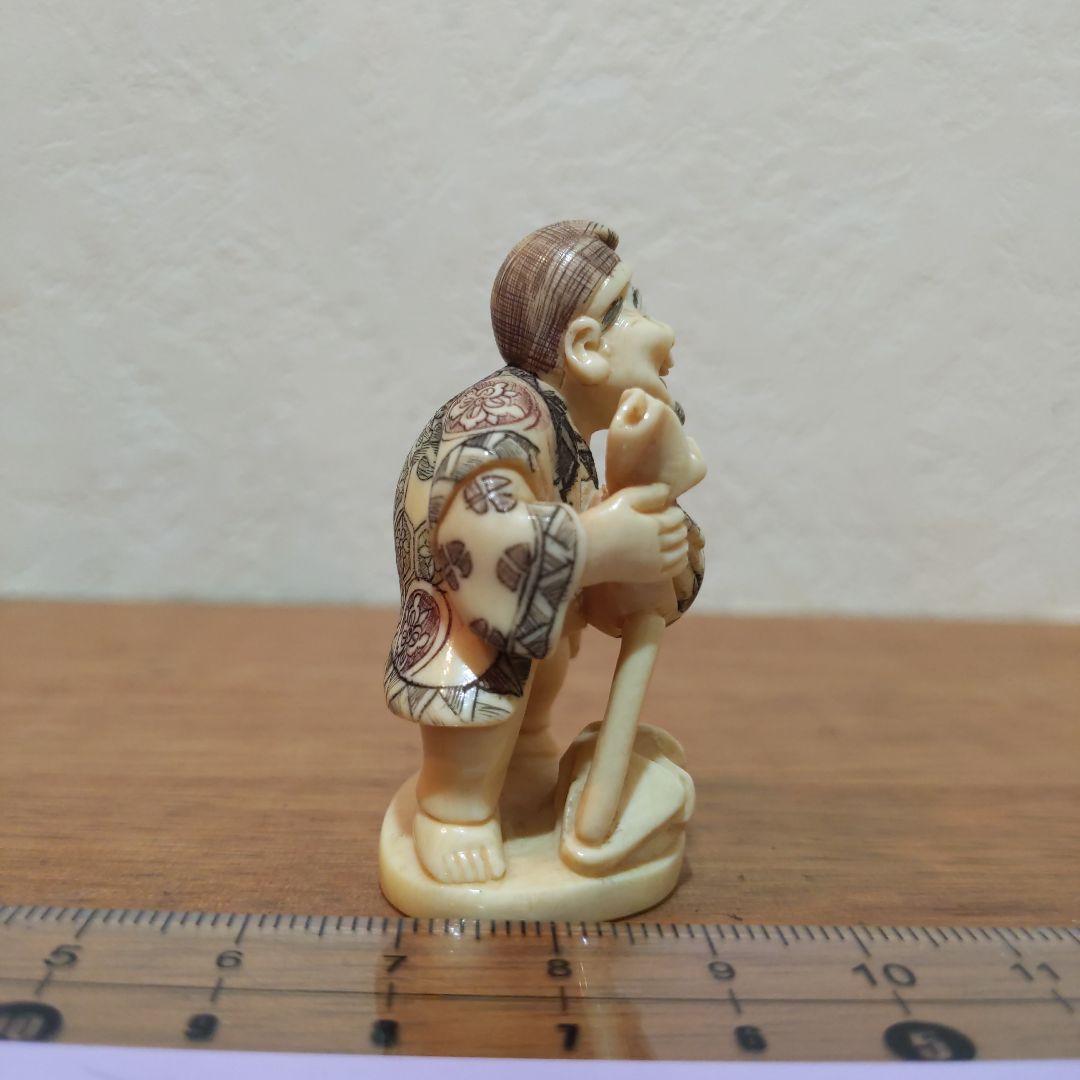 時代提物 人物根付 天然素材 在銘【宝探し】高5cm 重22ｇ縁起物 幸運の兆し