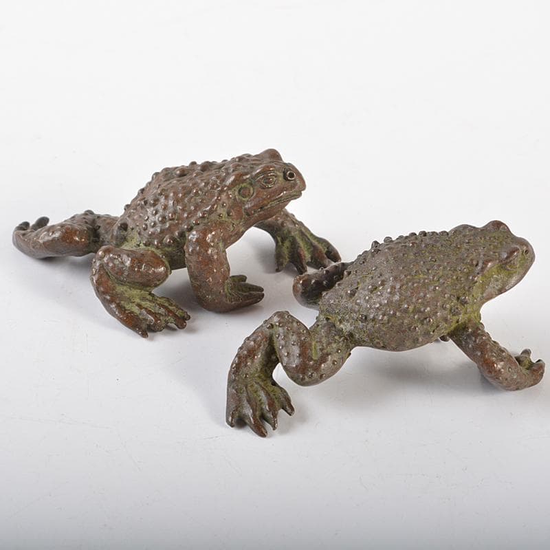 ブロンズ像　古銅　蛙　紙鎮　置物　一對　在銘　C　R6540E