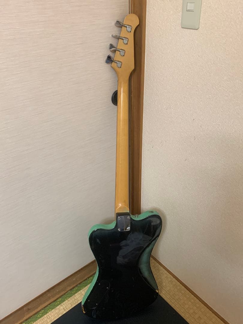 ベース Epiphone Non-Reverse Thunderbird