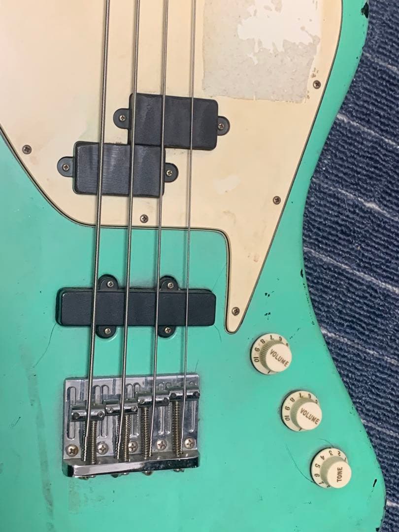 ベース Epiphone Non-Reverse Thunderbird