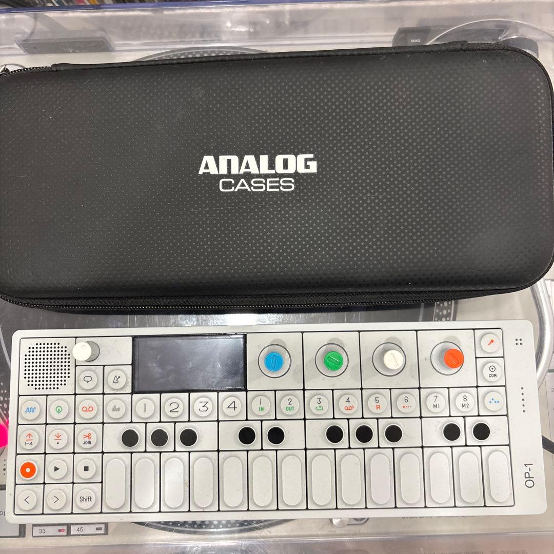 Teenage Engineeringは、OP-1