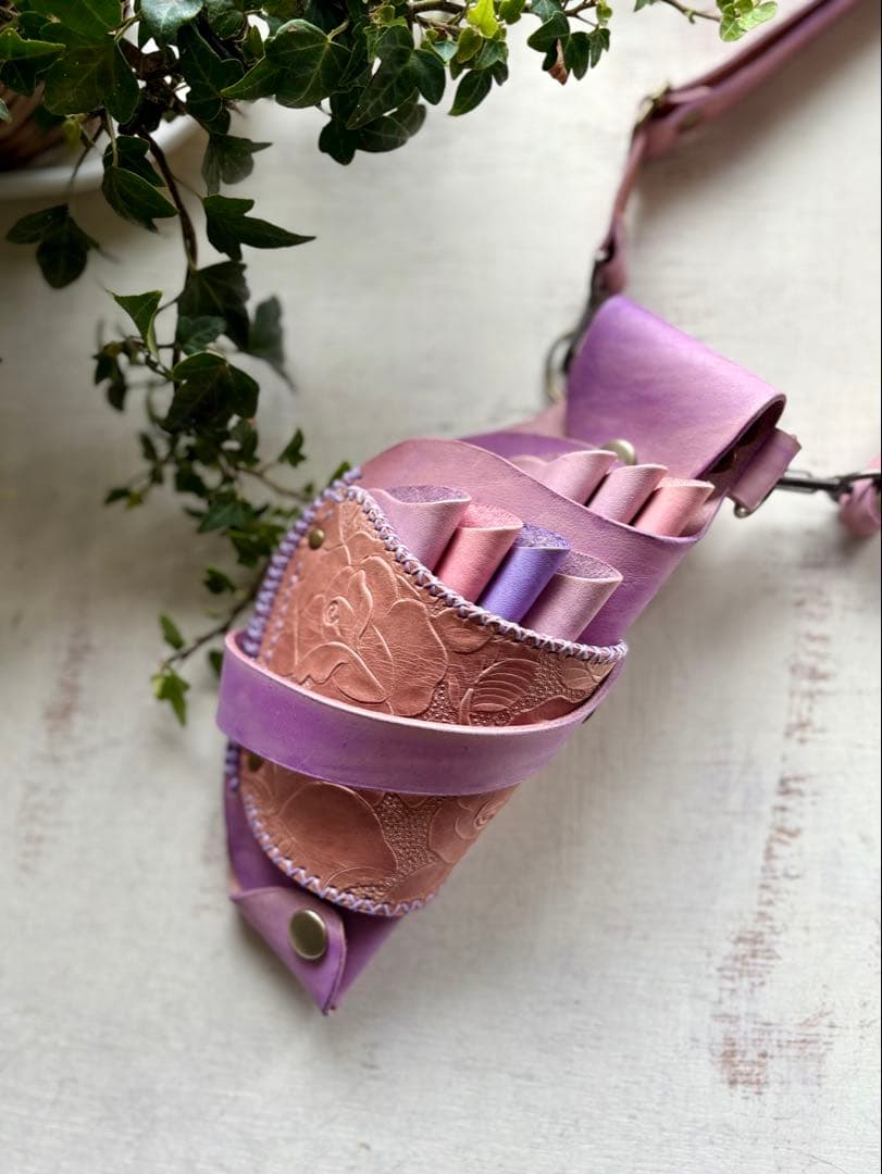 手染めラベンダー、ローズ型押しの軽量スリムシザーケース