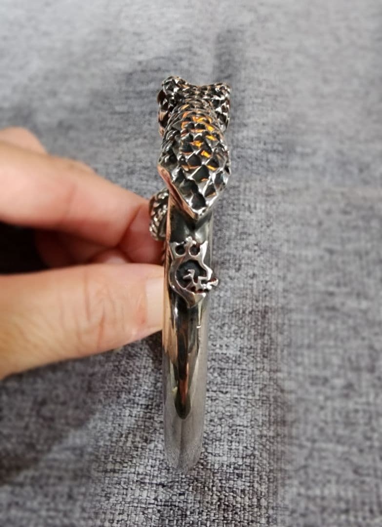 シルバー スネークデザイン バングル